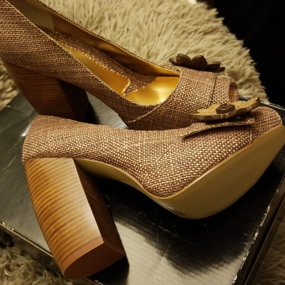 Shoe - Picture 4 of 6
